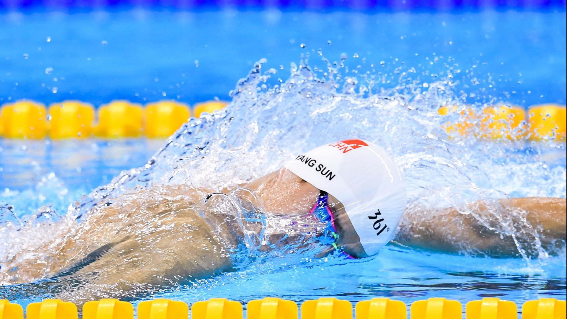 国家队内部模拟赛实战强度高考察球员适应能力和协作性，国家队内线